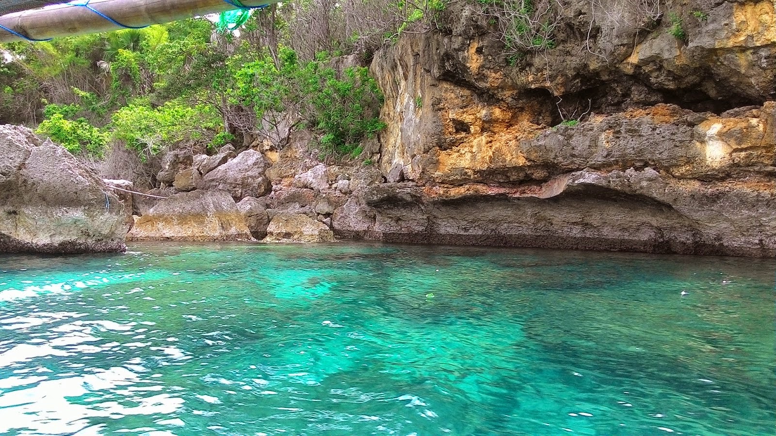 Blue Bay atau Teluk Biru
