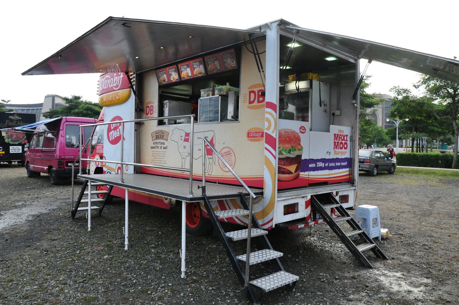 Jualan Nasi Keliling dengan Mobil
