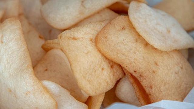 Cara Membuat Kerupuk Puli Dengan Bleng