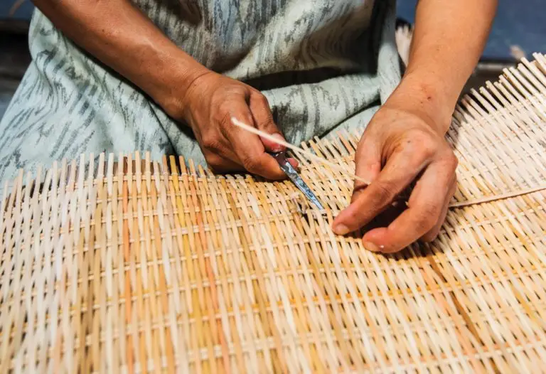 cara menganyam besek bambu