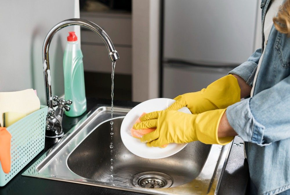 cara mencuci peralatan dapur